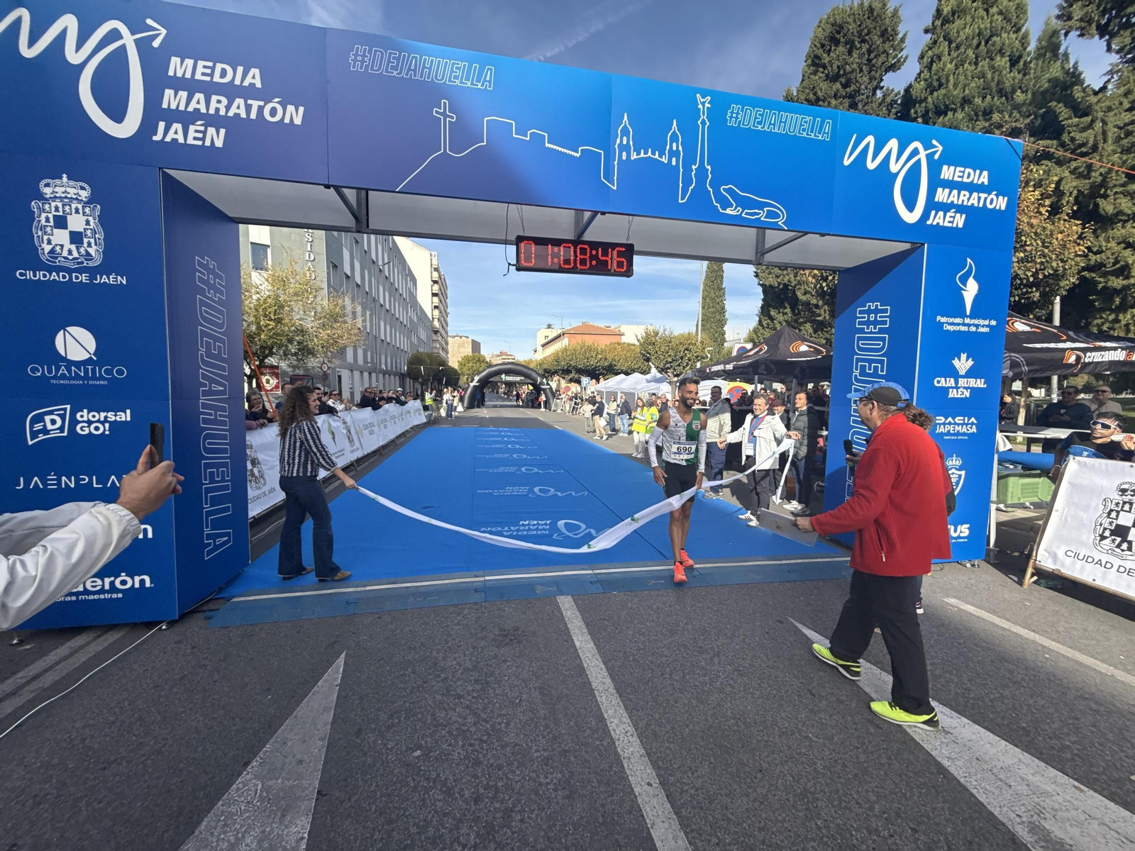 En imágenes: multitudinaria e histórica XXIX Media Maratón 'Ciudad de Jaén' y 10k en memoria de Paco Manzaneda