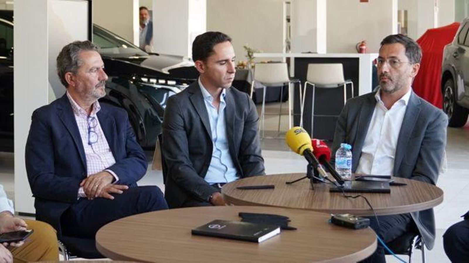 Antonio Gil, Antonio Gil hijo y Christian Costaganna en su comparecencia con los medios de comunicacion en la presentación Tokio Motor.