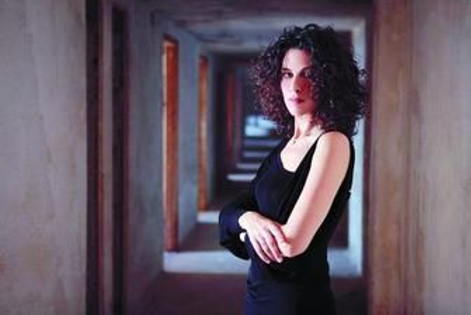 La cantante Eleftheria Arvanitaki, en la imagen que ha servido de portada a su disco 'Mírame'.