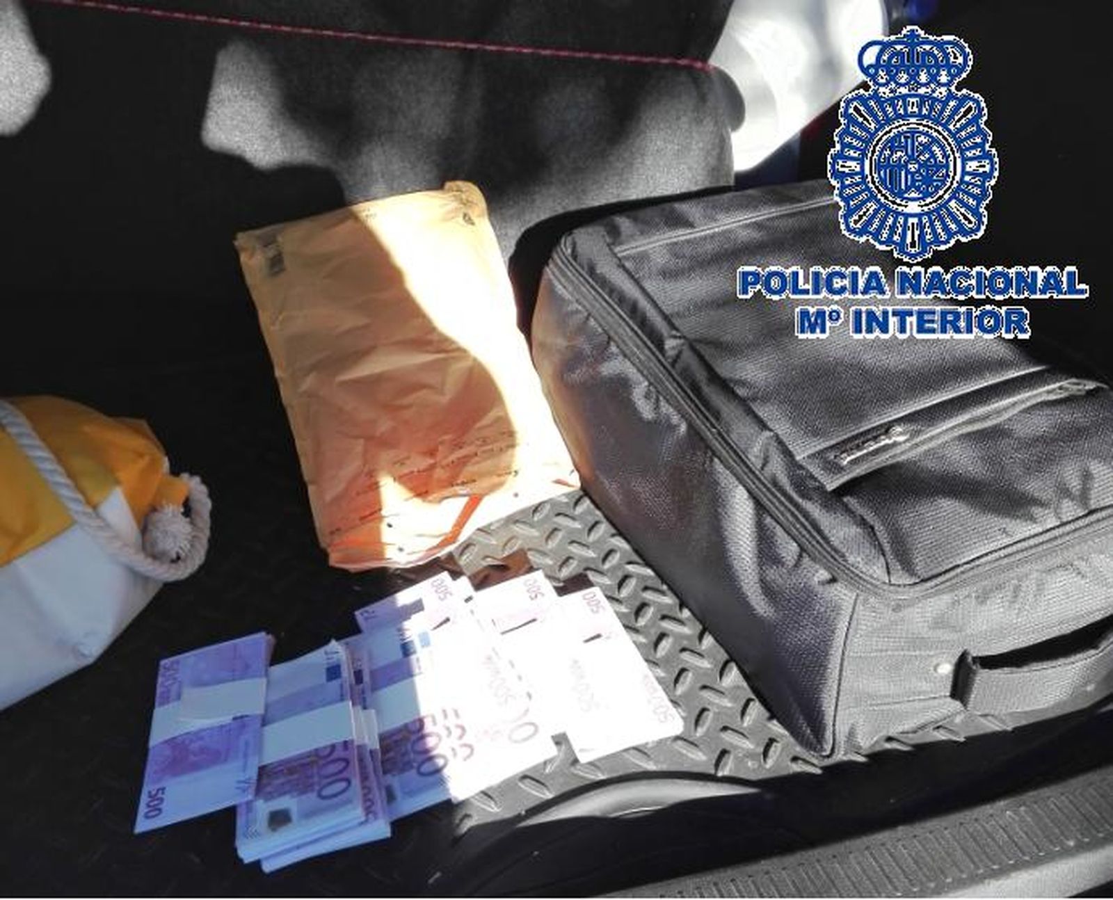 Billetes falsos de 500 euros intervenidos durante la operación policial.