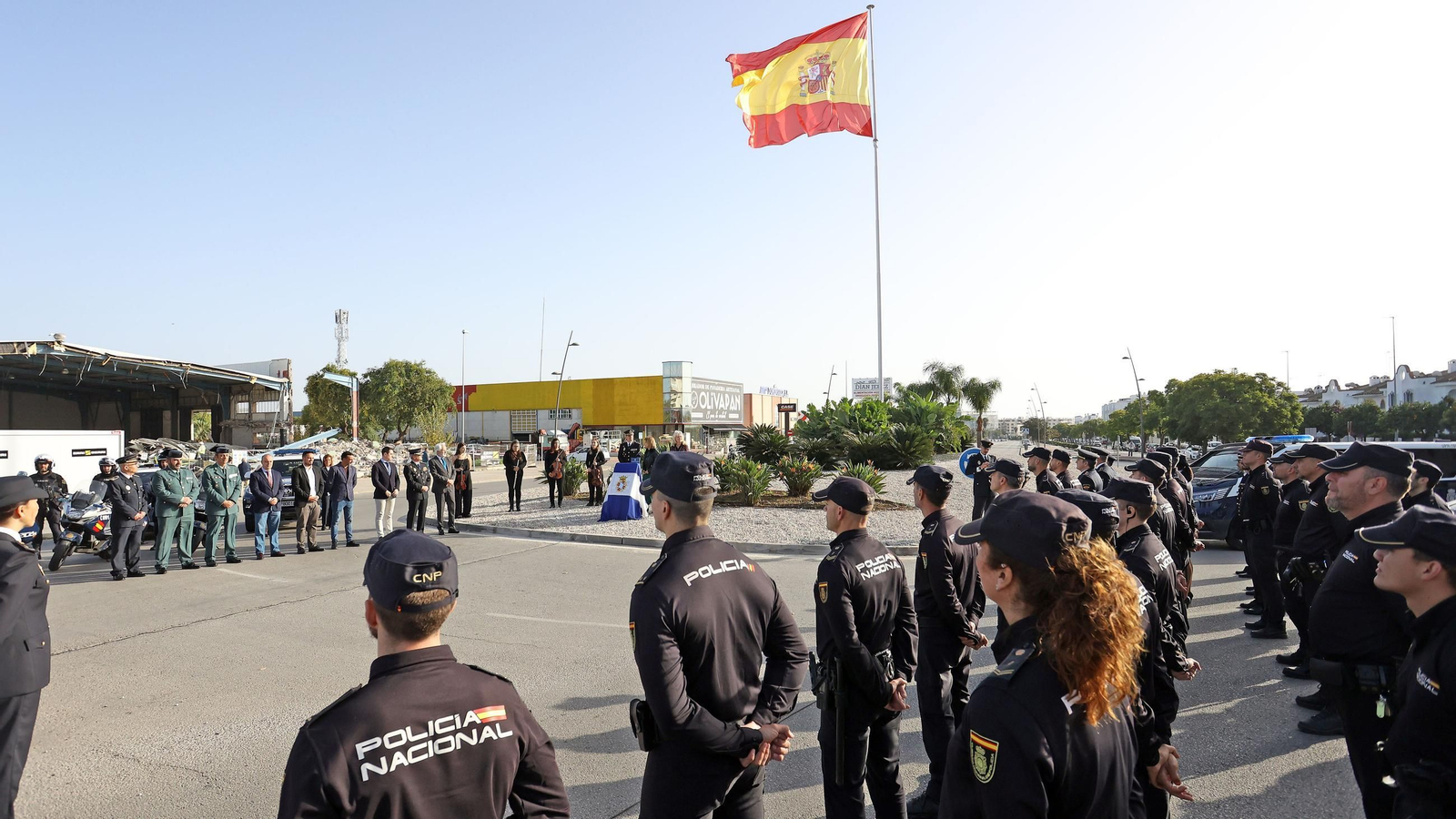 Imágenes de la inauguración de la rotonda de la Policía Nacional en Jerez