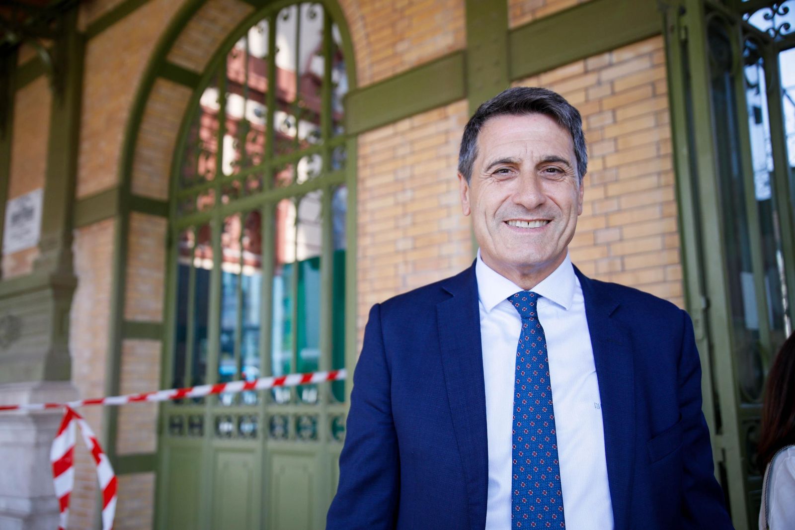 El delegado del Gobierno, Pedro Fernández, visita la estación histórica de Renfe en Almería, en imágenes