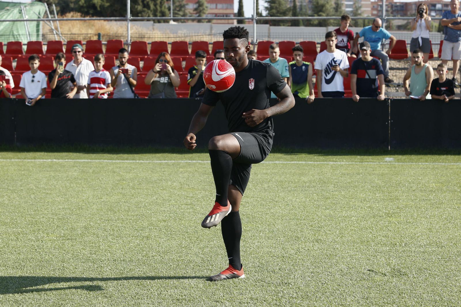 Yan Eteki es una de las adquisiciones rojiblancas de este verano