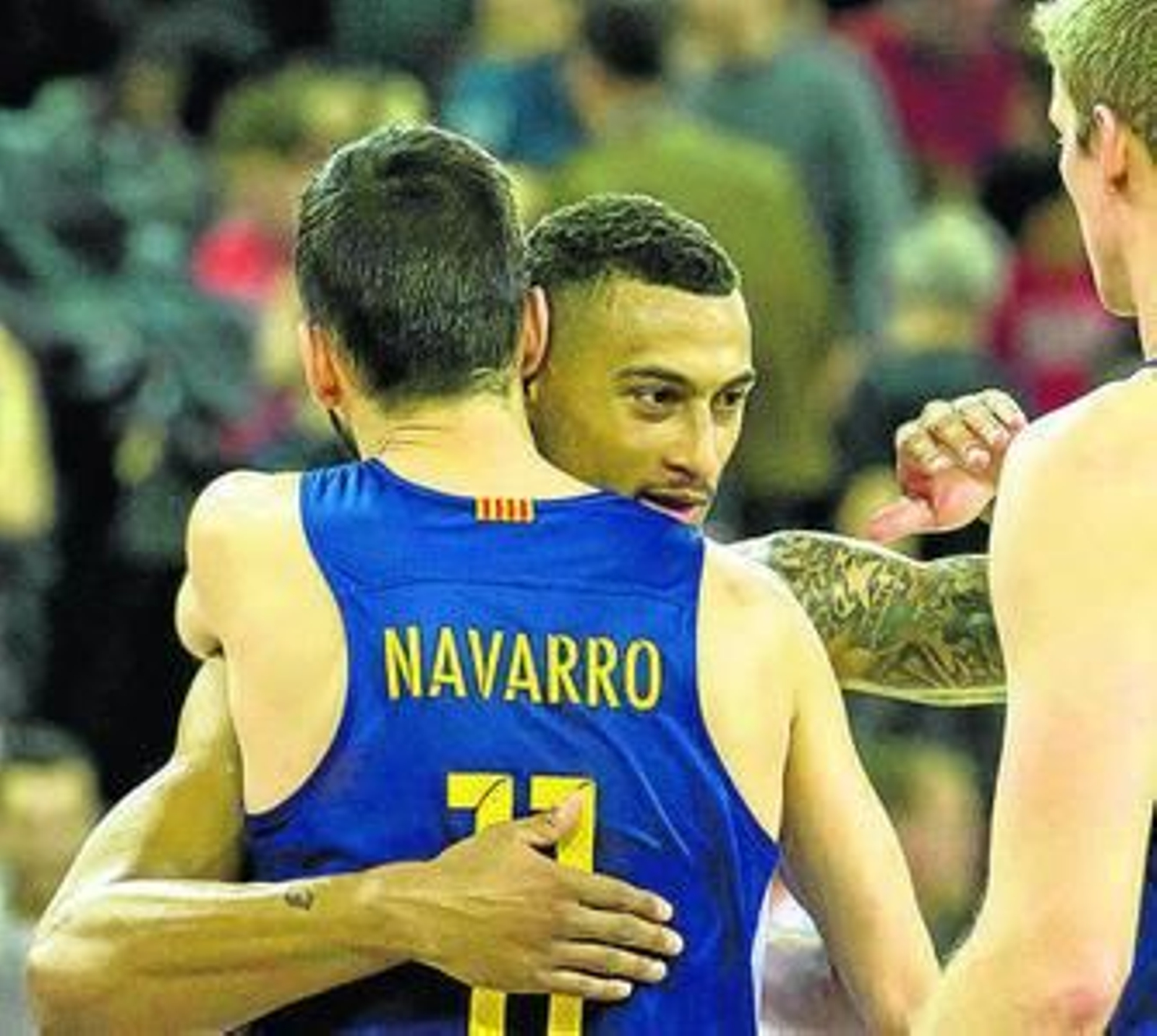 Navarro se abraza con Jackson.
