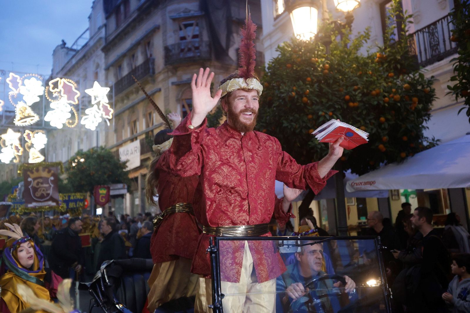 El Cartero Real llena de ilusión el Centro de Córdoba, en imágenes