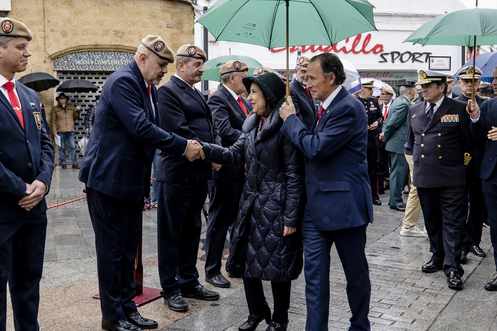 Las imágenes de la visita de la ministra de defensa Margarita Robles a Chiclana con motivo del 212 aniversario de la  Batalla de la Barrosa.