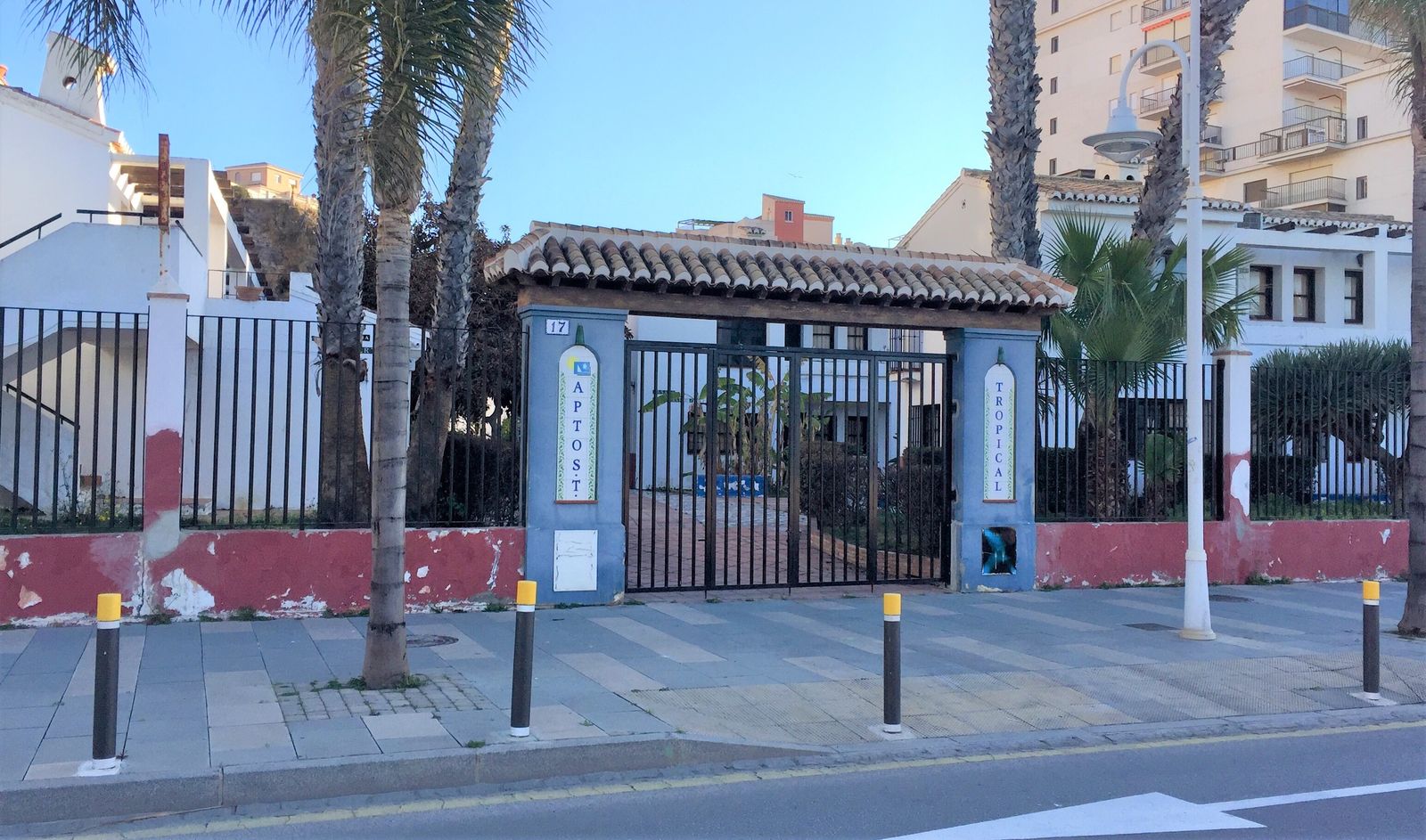 Solicitan a la Diputación de Granada a que ponga las viviendas de Turismo Tropical de Almuñécar a disposición de refugiados de Ucrania