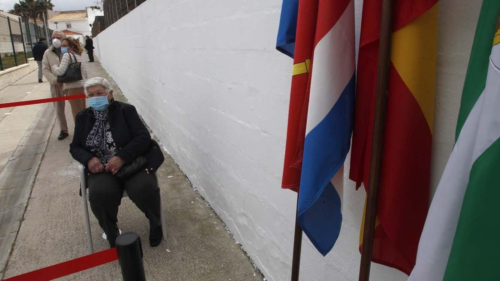 Las fotos de la inauguración de la calle Estibadoras de la Conservera en Tarifa