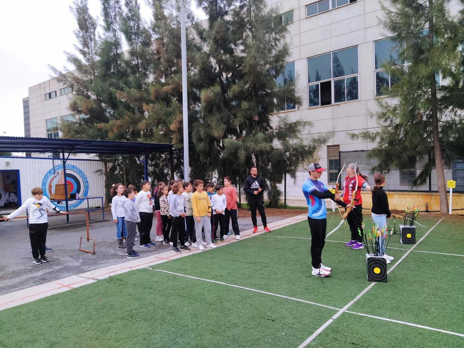 Unos 2.000 escolares de la provincia participan en el taller de atletismo y tiro con arco y en el programa 'Las Ajemates' de Diputación
