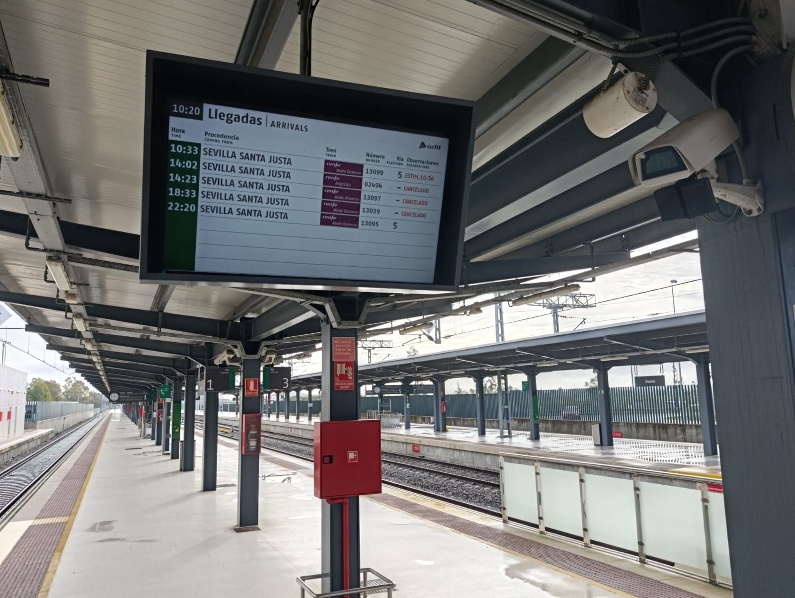 Estación de trenes de Huelva, este lunes durante la huelga de trabajadores ferroviarios.