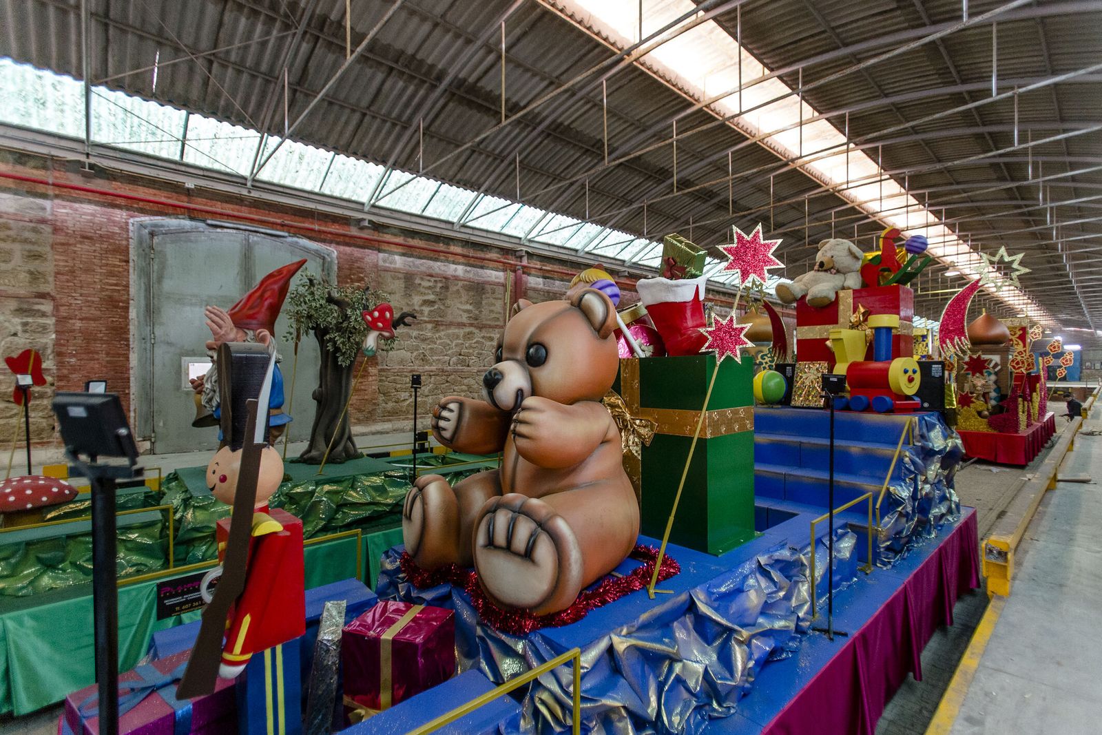 Reyes Magos en Cádiz: Imágenes de las carrozas  de la Cabalgata