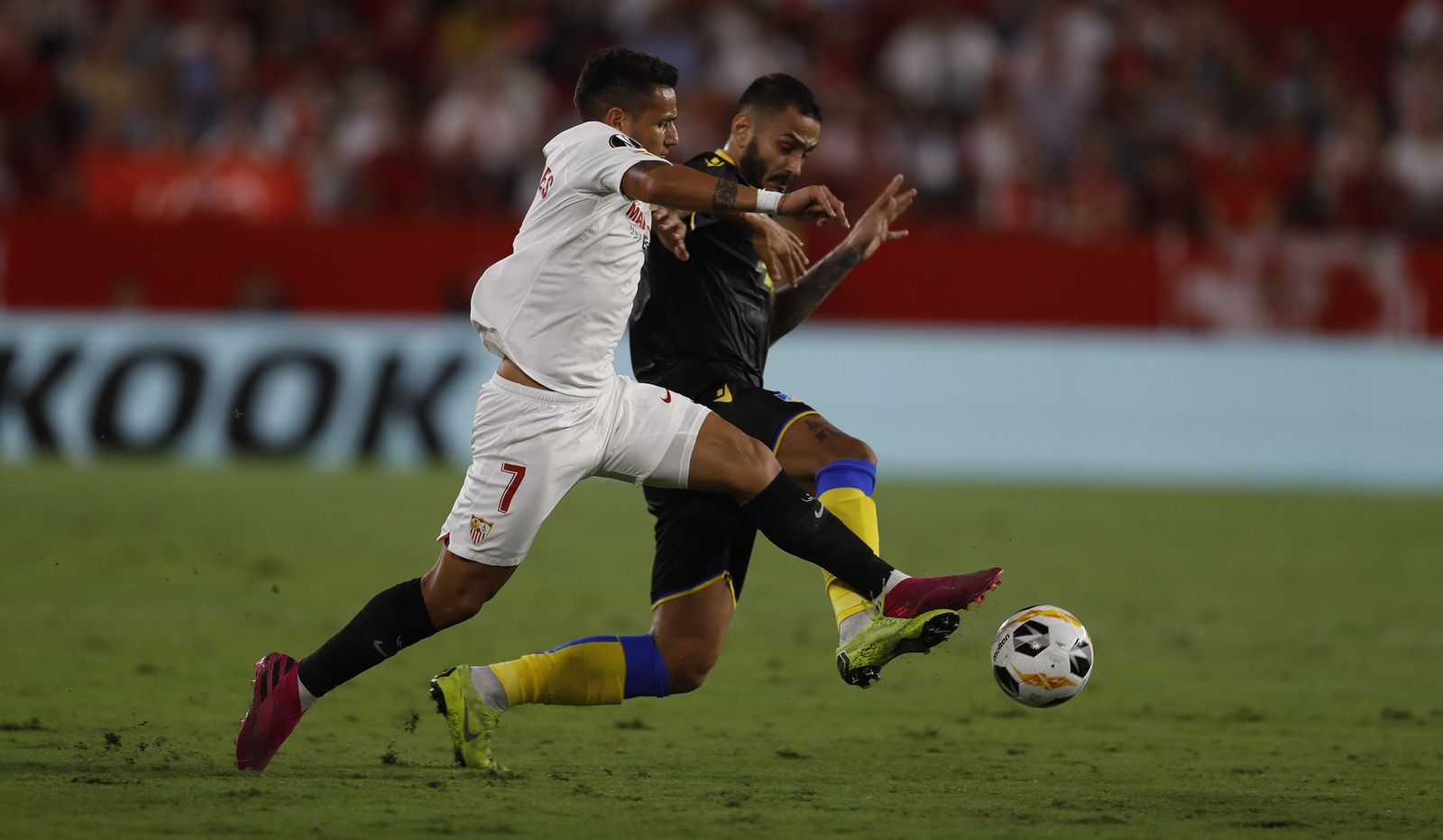 Las fotos del Sevilla-Apoel