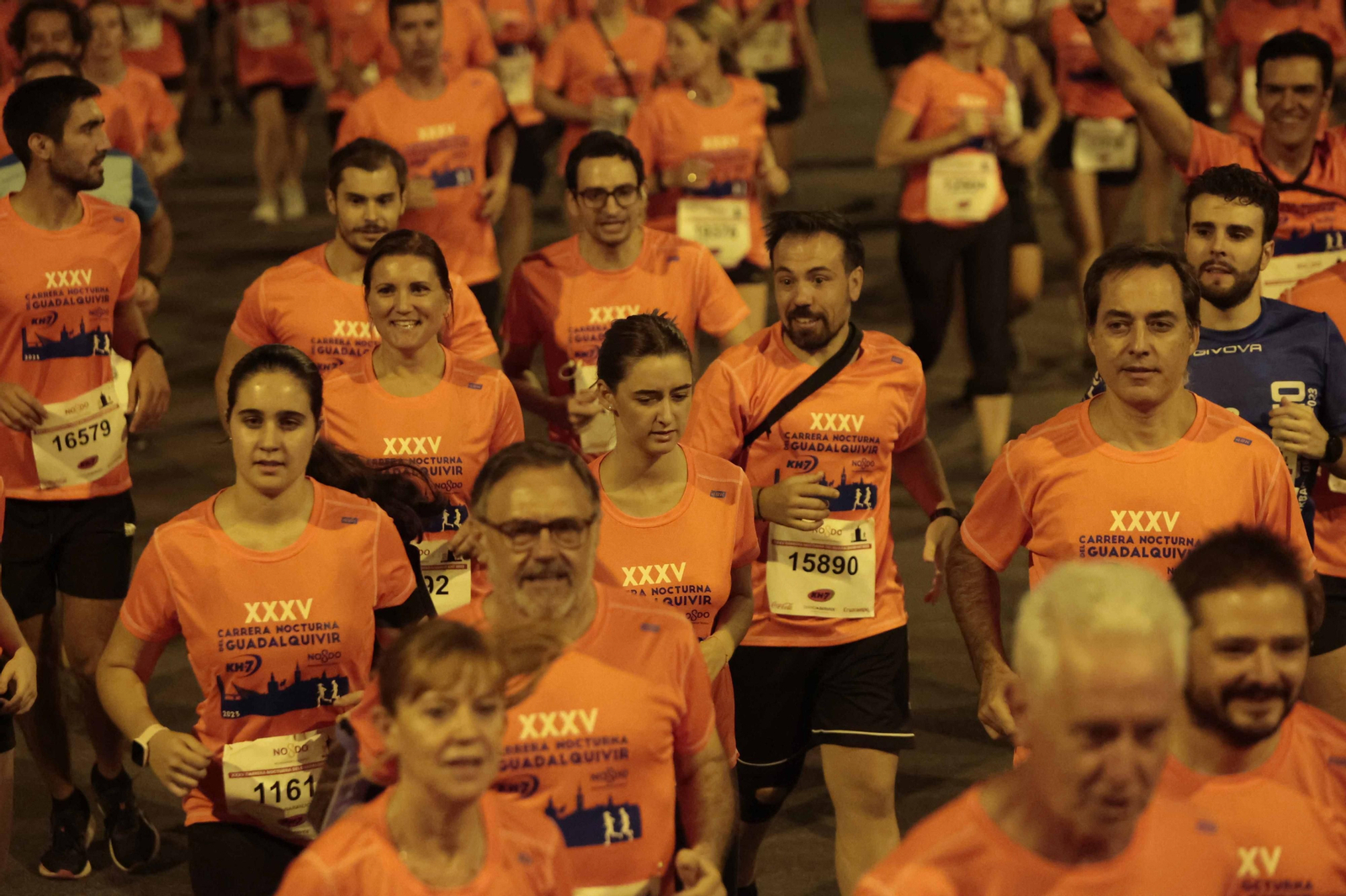 Búscate en las fotos de la Carrera Nocturna (III)