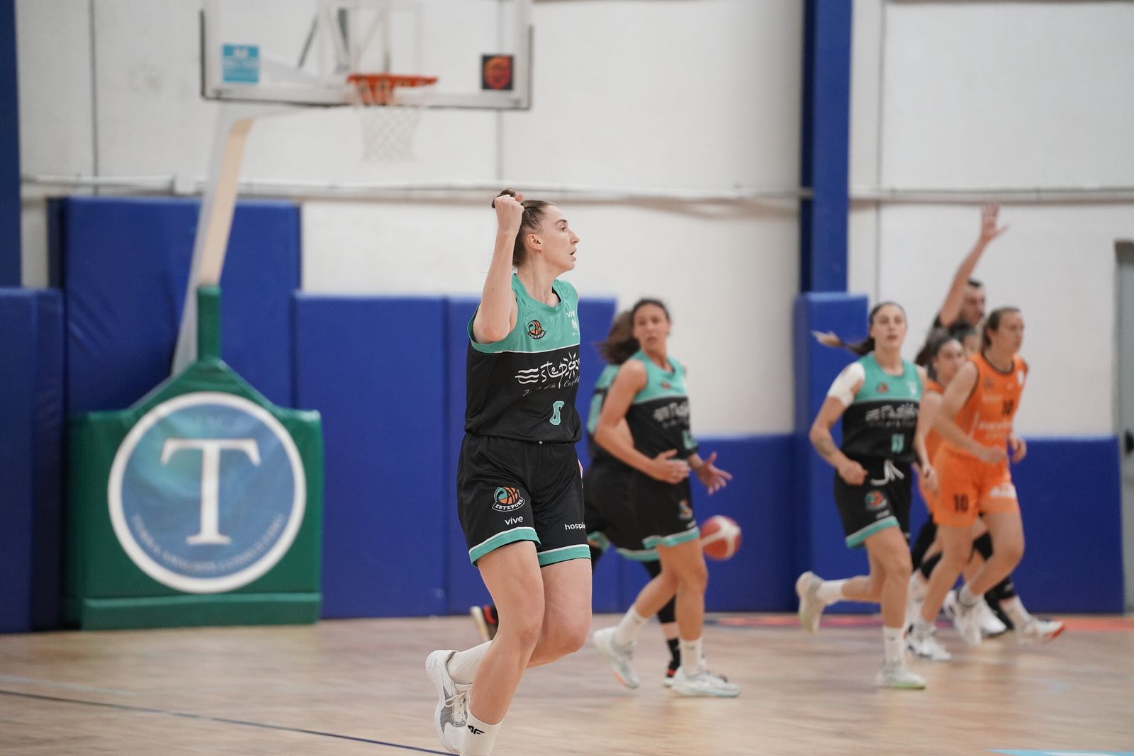 Ambientazo en Estepona para la Final Four de ascenso a Liga Femenina