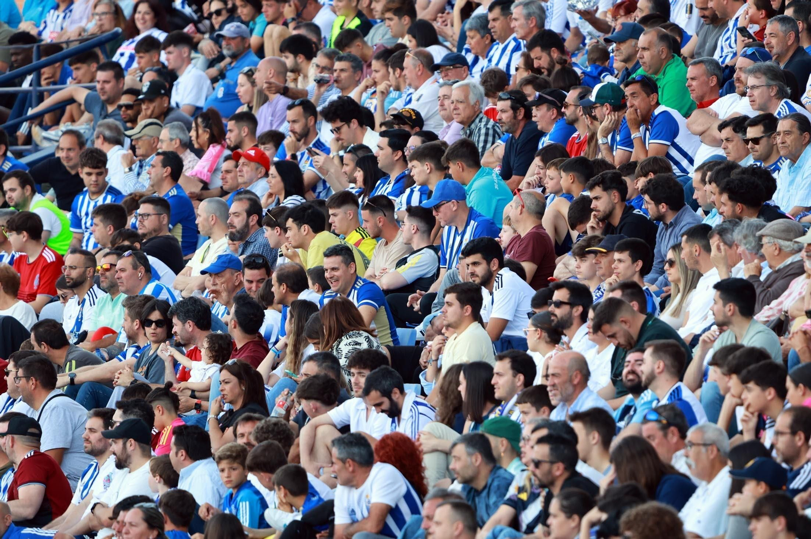 Público asistente al último partido del Recre en el Nuevo Colombino.