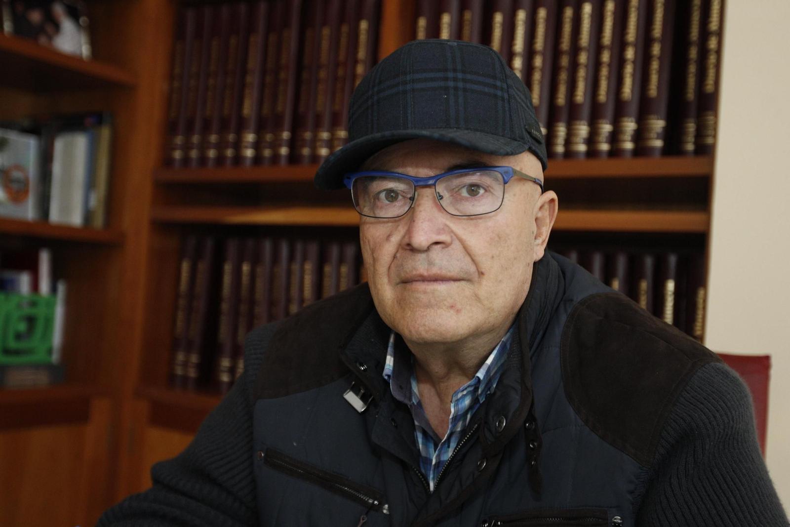 Fallece a los 69 años el galerista almeriense Trino Tortosa.