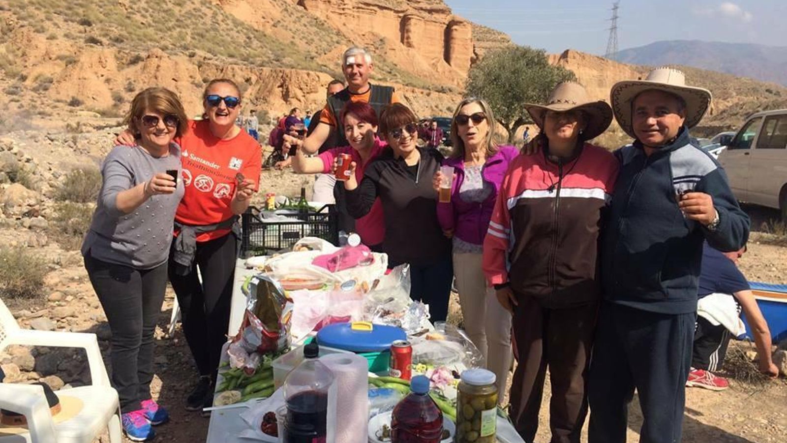 La alcaldesa Lourdes Ramos (primera por la izquierda) junto a amigos y familiares durante este Jueves Lardero.