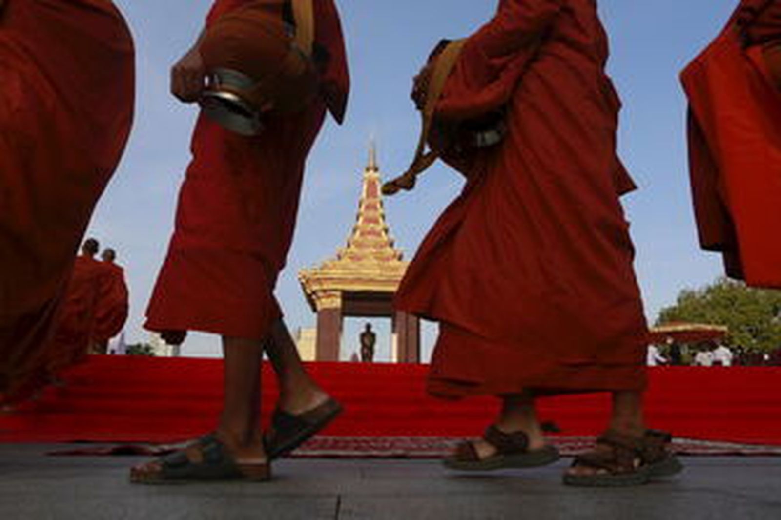 Monjes budistas en una ceremonia.