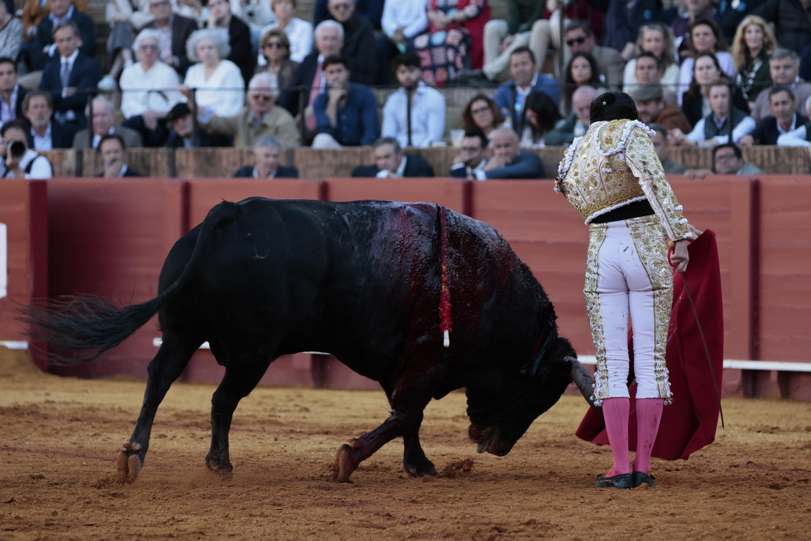 Las imágenes de la tercera del abono de los toros en la Maestranza  de Sevilla