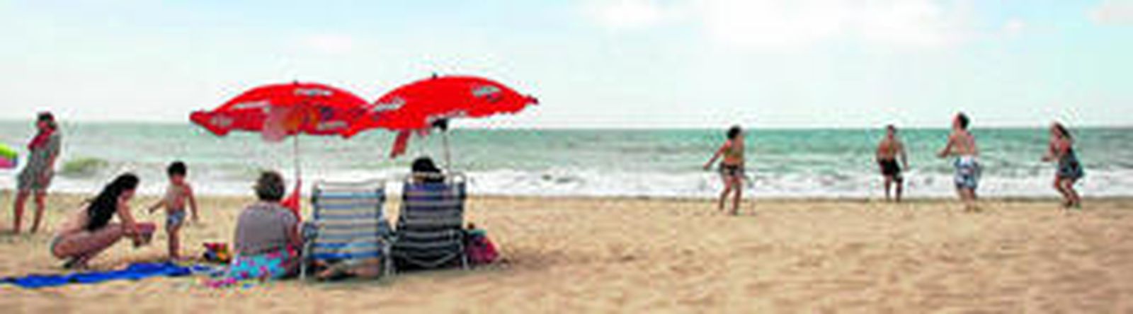 Cádiz abre la temporada de playas con el litoral en muy buen estado