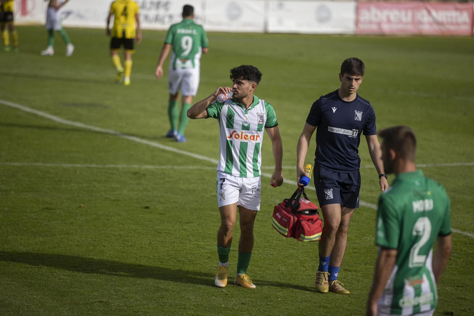 Imágenes del partido entre el San Roque de Lepe y el Atlético Sanluqueño