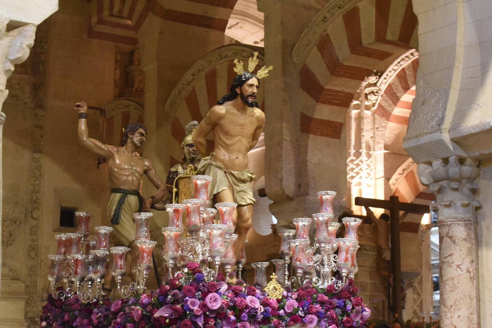 Las mejores fotos de las imágenes del Magno Vía Crucis en la Catedral de Córdoba