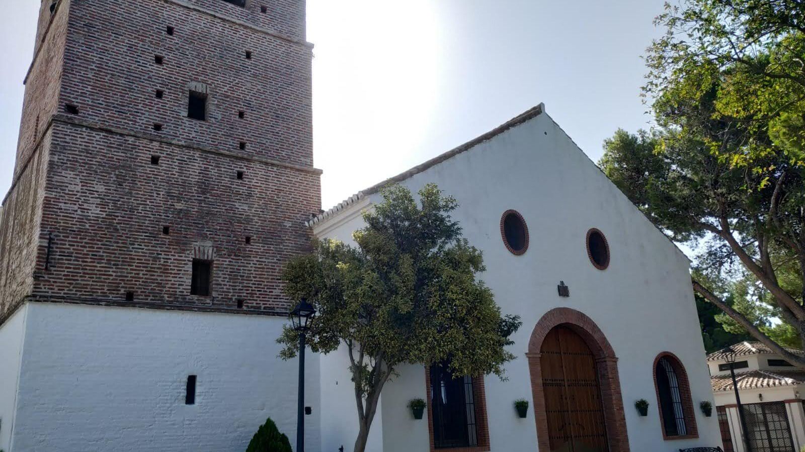 La iglesia de la Muralla tiene una torre que cualquiera pasa por alto.