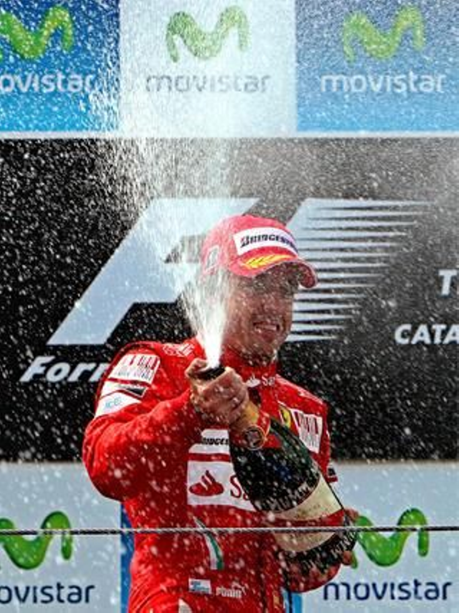 Fernando Alonso queda segundo en un Gran Premio dominado de principio a fin por el piloto de Red Bull Mark Webber. / EFE