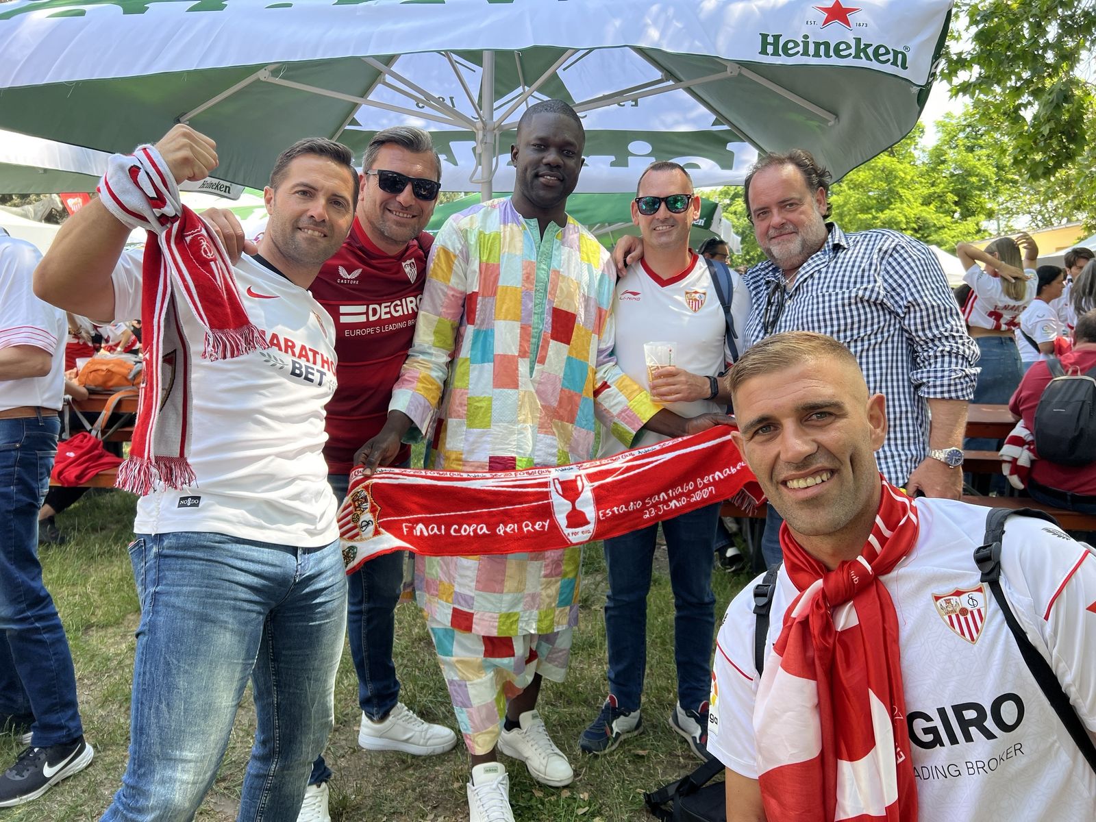 Las fotos de la afición del Sevilla en Budapest