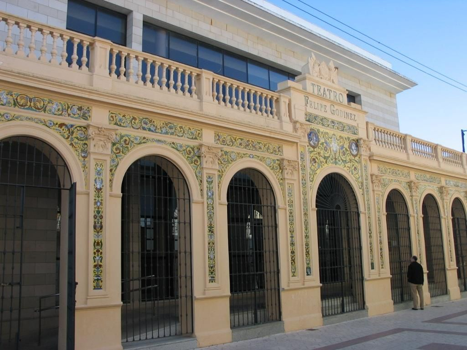Fachada del Teatro Felipe Godínez de Moguer. Fachada del Teatro Felipe Godínez de Moguer.