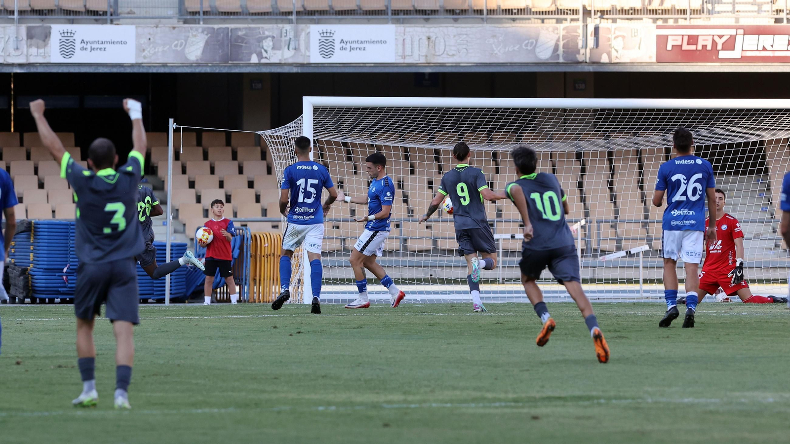 Imágenes del amistoso entre el Xerez DFC y el Ceuta B en Chapín