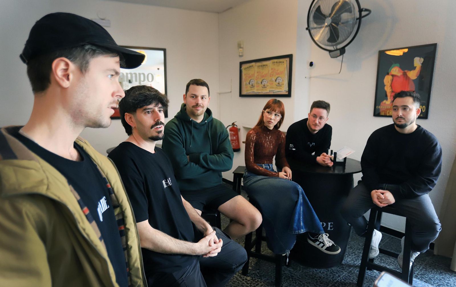 Jaime Soto, Daniel Gareta, Ángel Soler, Sandra Morales, Amaro de la Calle y Álvaro Rodríguez, en La Gloria Taberna.