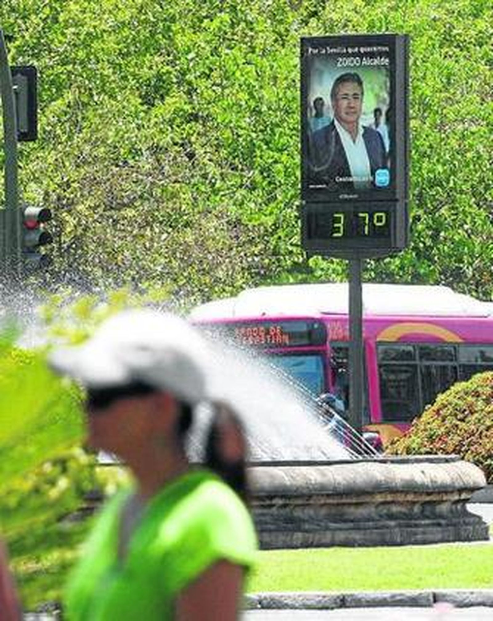 Un termómetro marcaba ayer 37 grados en el Prado.