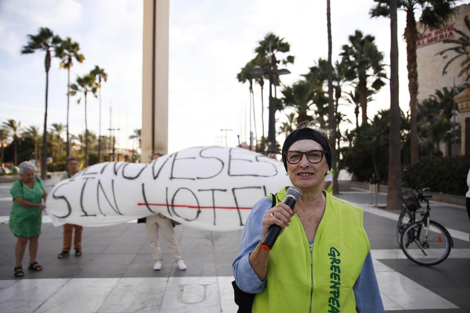 La manifestación "Genoveses sin hotel", en imágenes