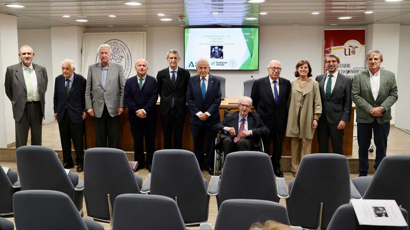 Andrés González, Camilo Lebón, Manuel Martín, Miguel González, José Manuel Domínguez, Antonio Pascual, Victorio Valle, Manuel Lagares y los tres hijos de Fuentes Quintana: María, Enrique e Ignacio.