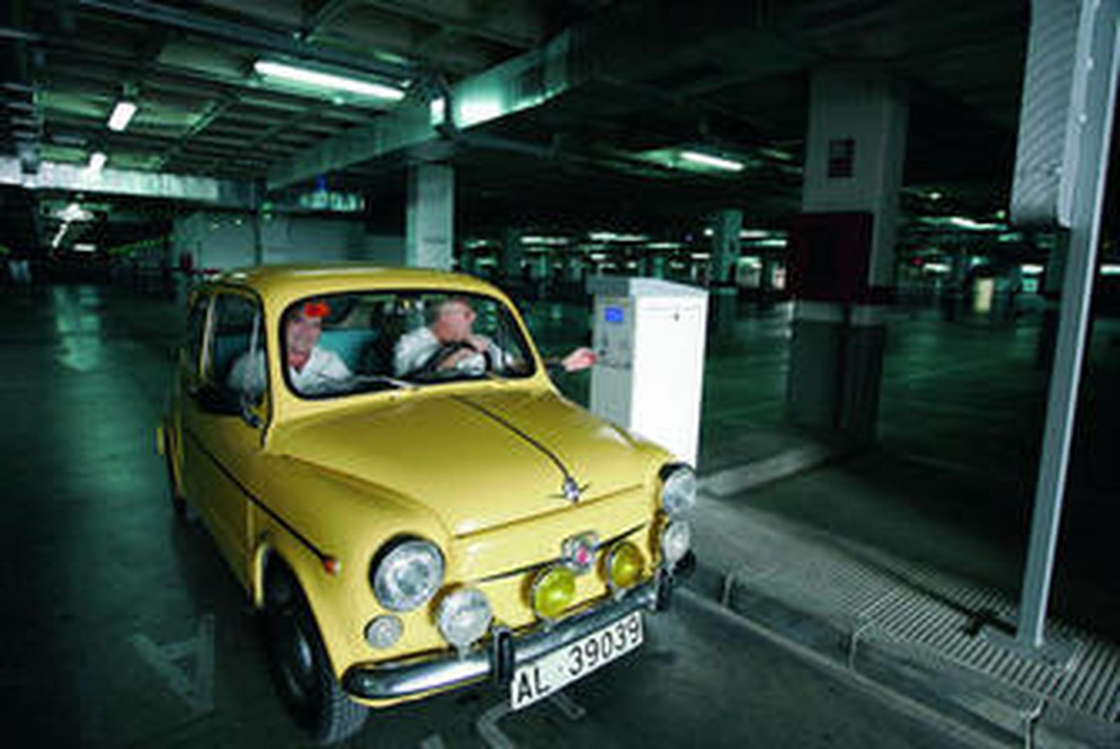 Interior del subterráneo de carretera de Ronda (mercado provisional).