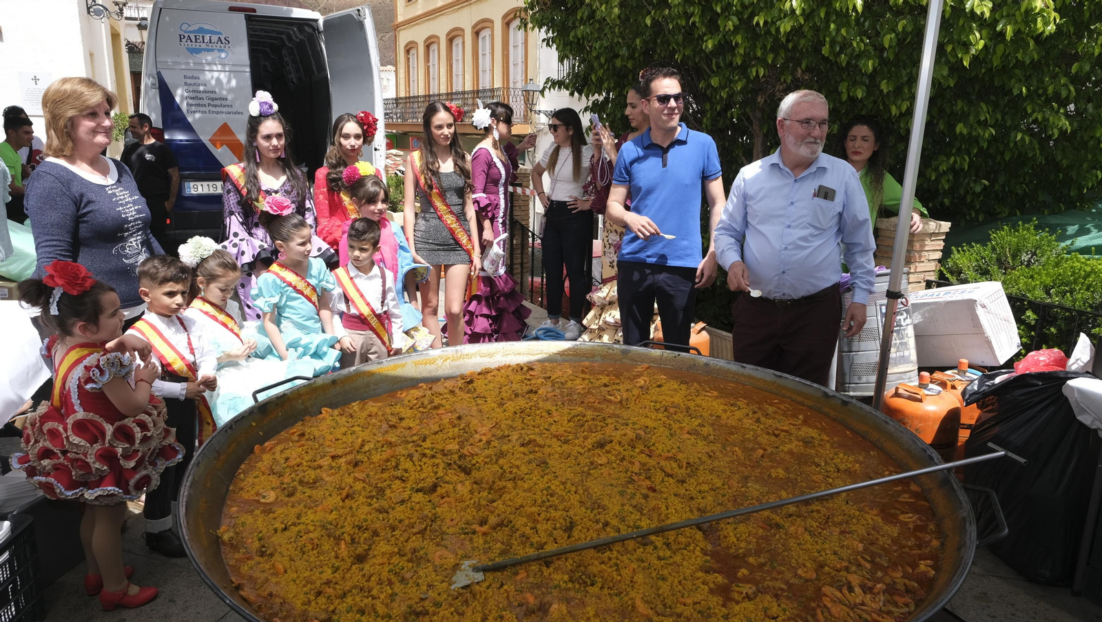 Imágenes de la paella popular en las Fiestas de Canjáyar