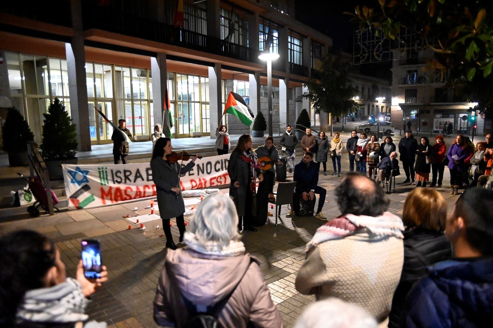 La vigilia en solidaridad con el pueblo palestino en Córdoba, en imágenes