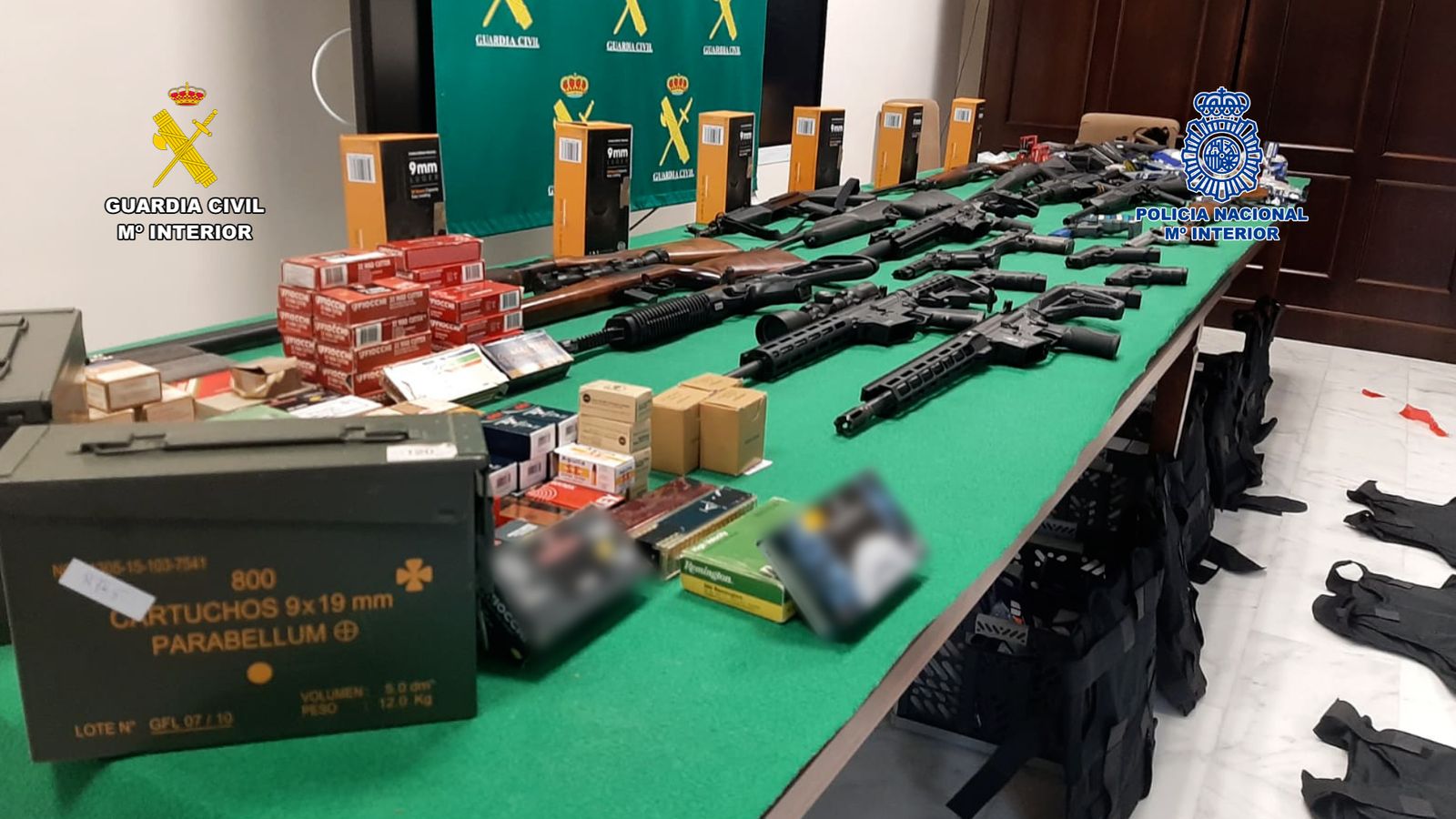 En la operación se han incautado 21 armas de fuego.