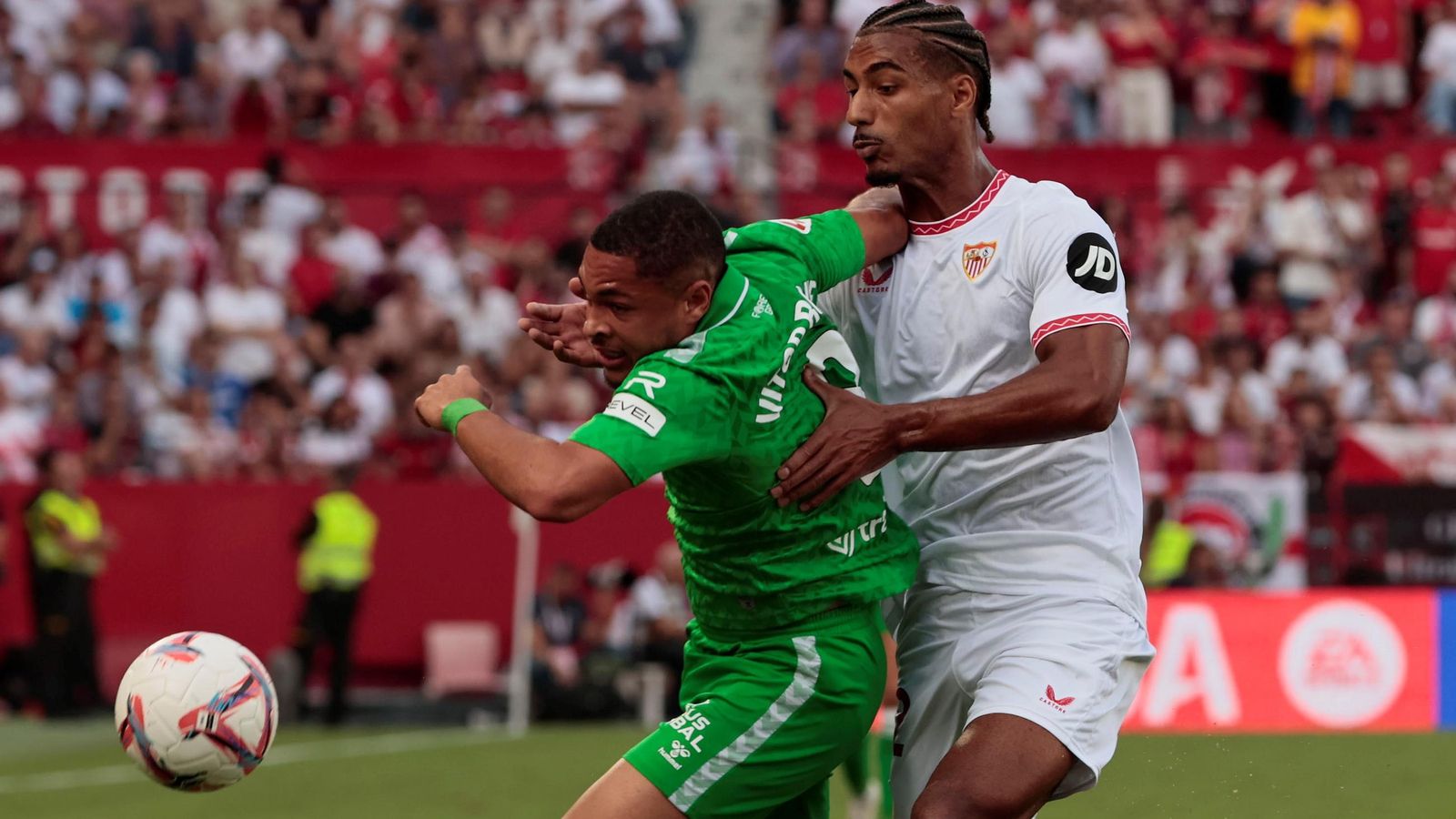 Badé abarra a Vitor Roque.