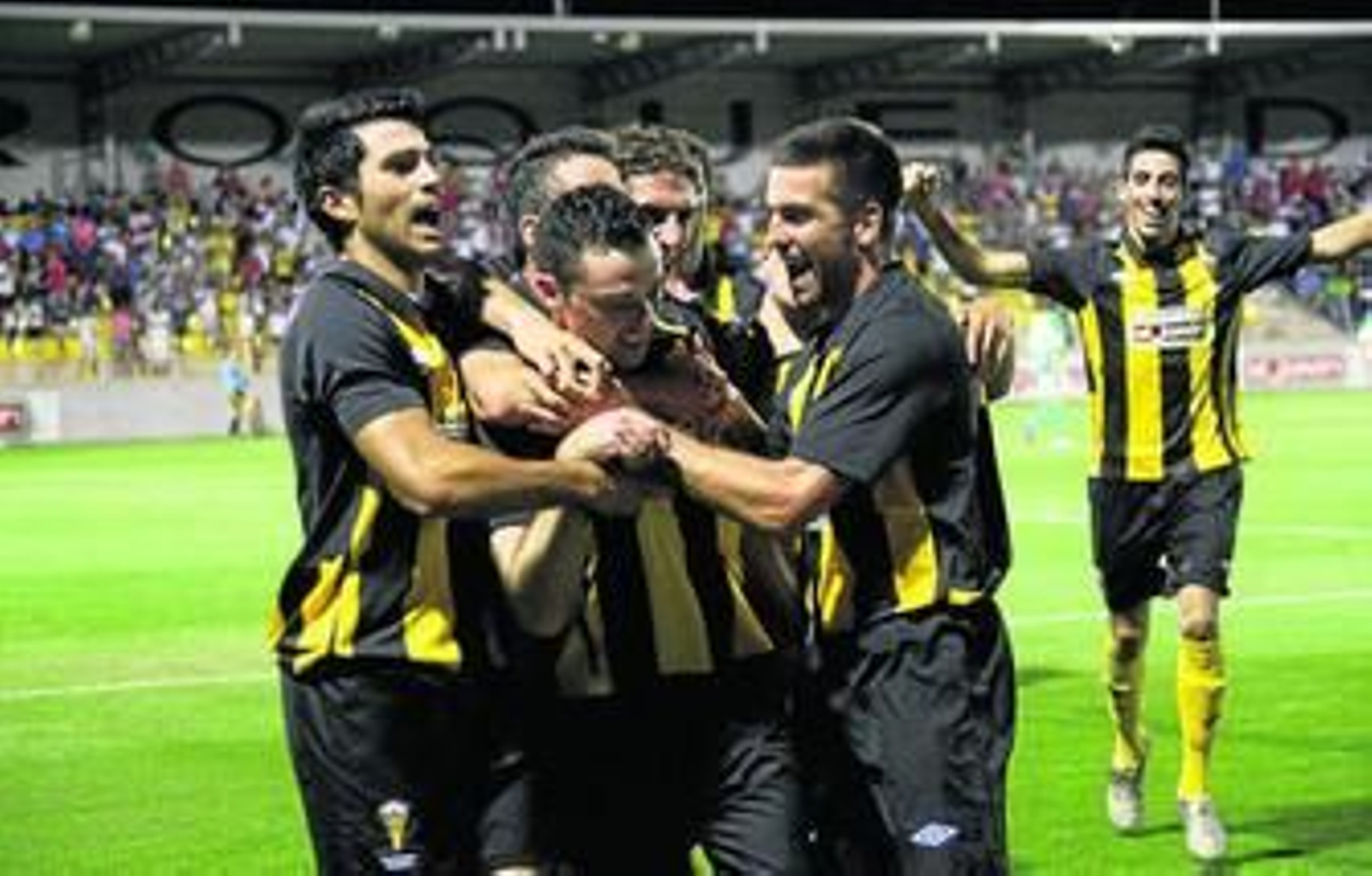 La afición lepera disfrutó con el pase del San Roque a la tercera ronda de la Copa.