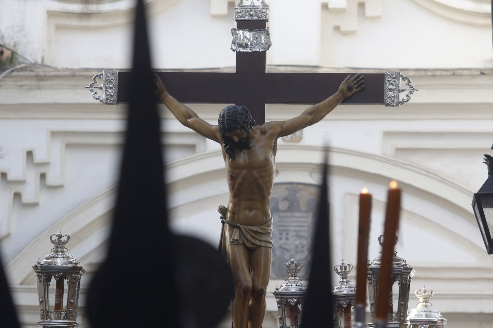 Viernes Santo en Córdoba: la procesión de los Dolores, en imágenes