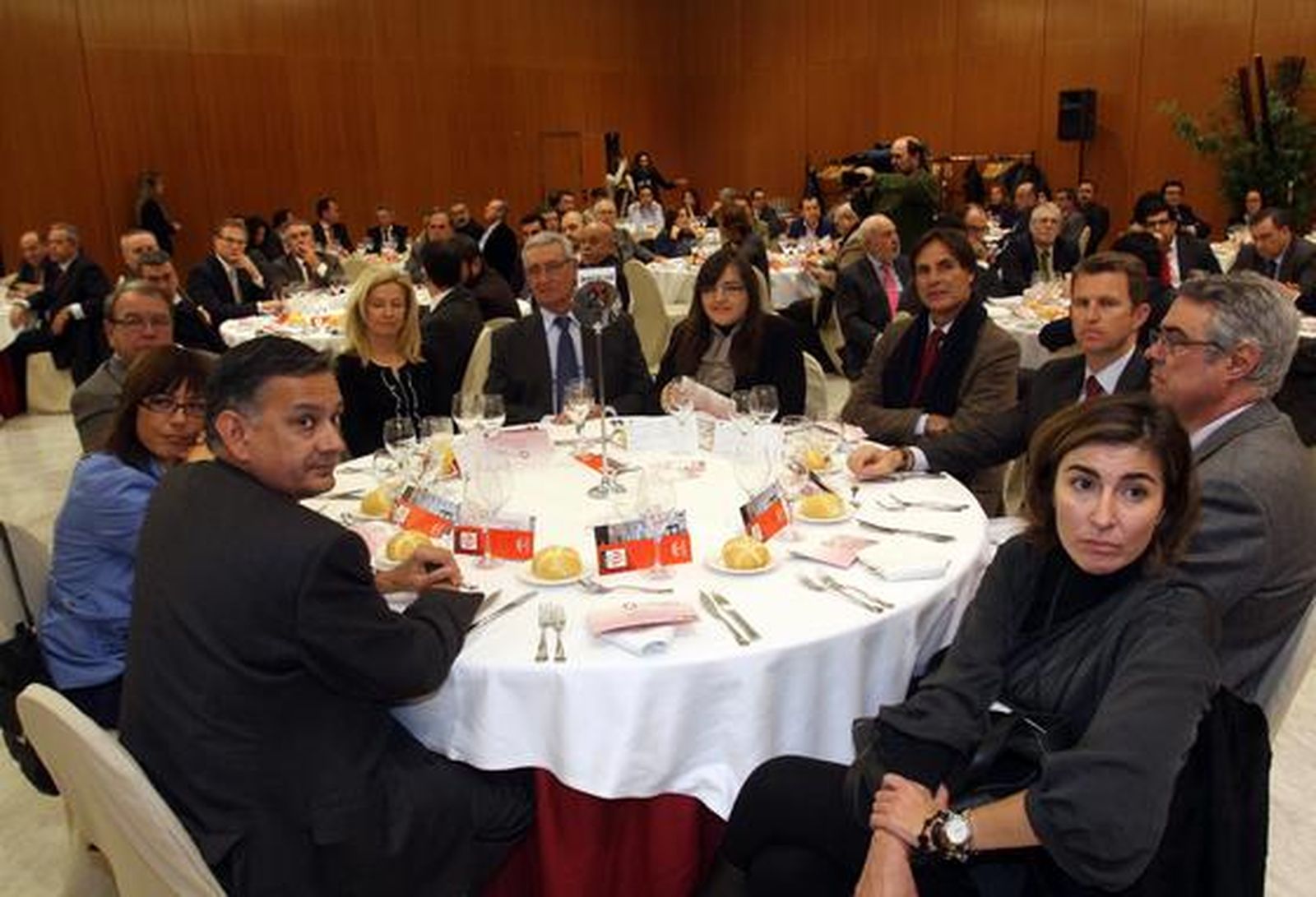 José Luis Moreno; María Gámez; Jerónimo Pérez Casero, presidente de la Cámara de Comercio; María Jesús Morales; Luis de la Maza, copresidente de Cajamar; Dolores Fernández; Damián Caneda; Fernando Ortega; Luis Miguel Jiménez y Raquel Buitrago.

Foto: S. Camacho· Migue Fernandez