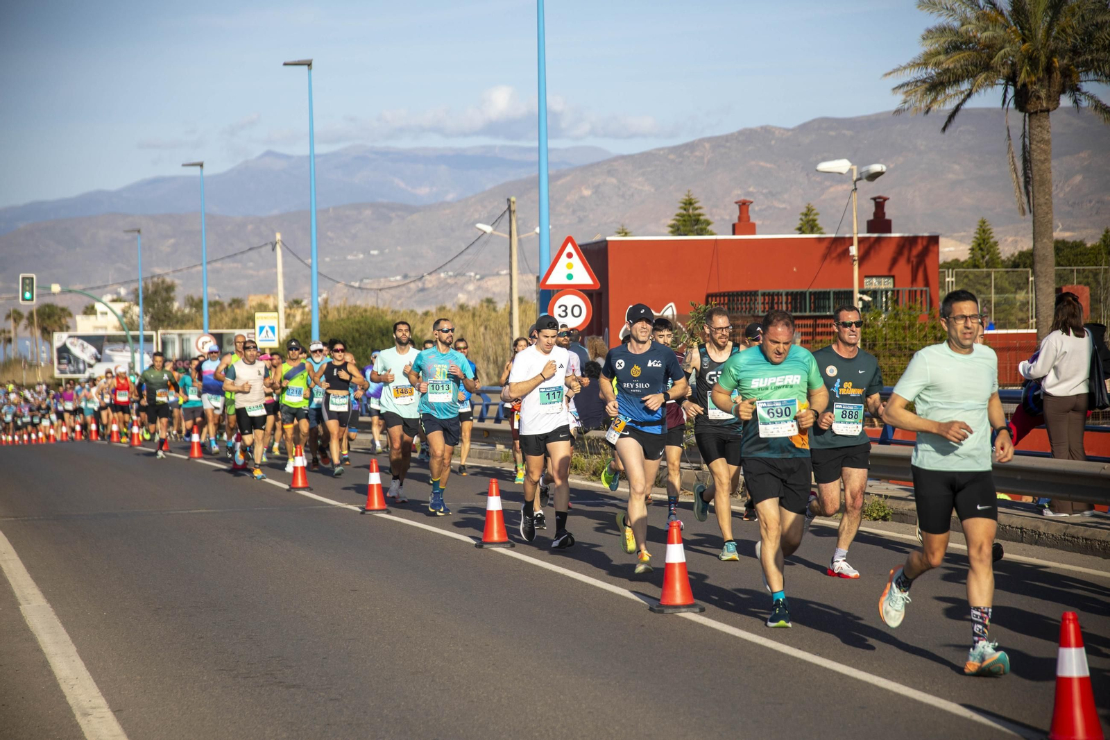 El Medio Maratón de Almería 2025, en imágenes