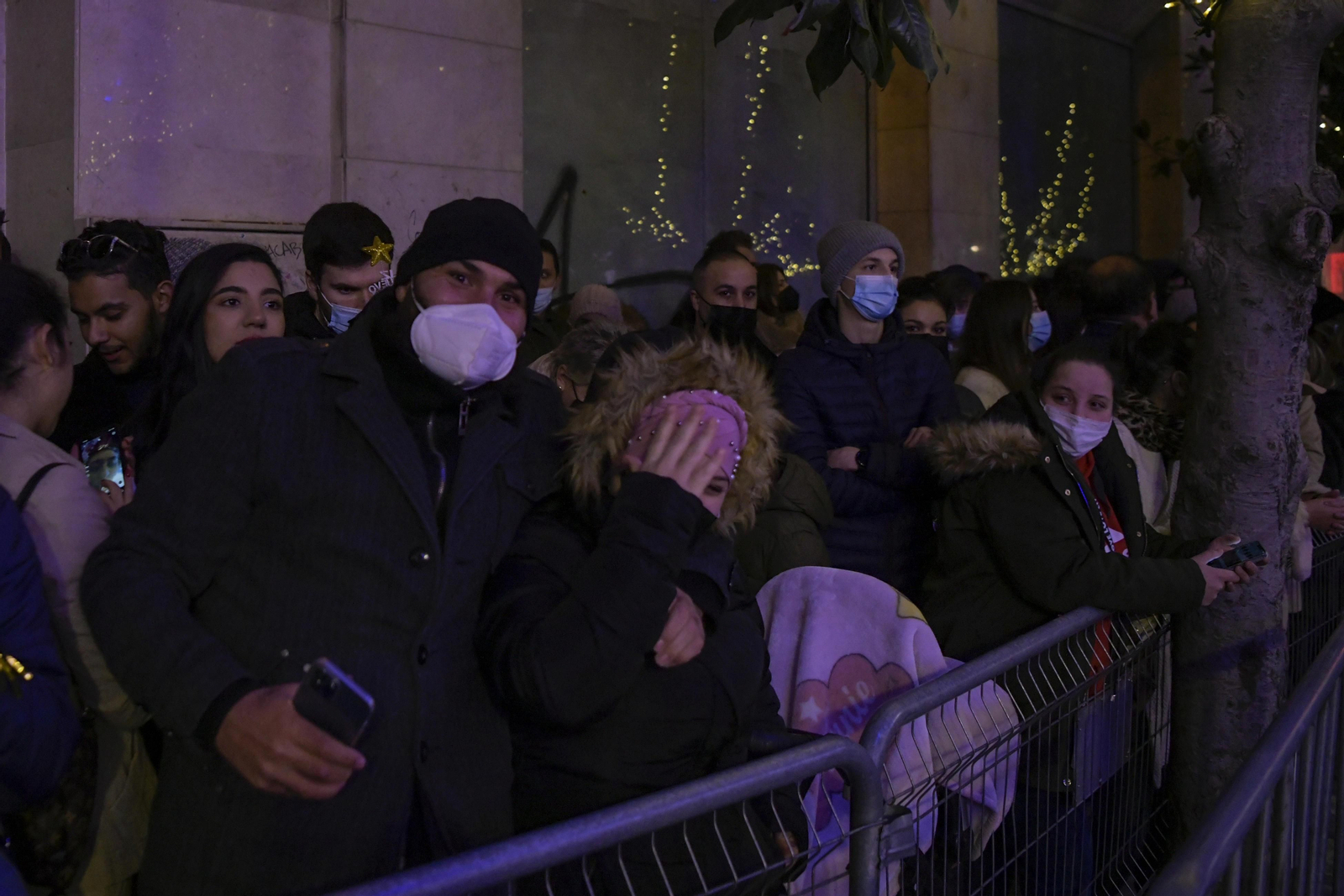Así fue la Nochevieja 2021 en Granada, en imágenes: uvas en una Plaza del Carmen vallada y ambiente de fiesta en la calle