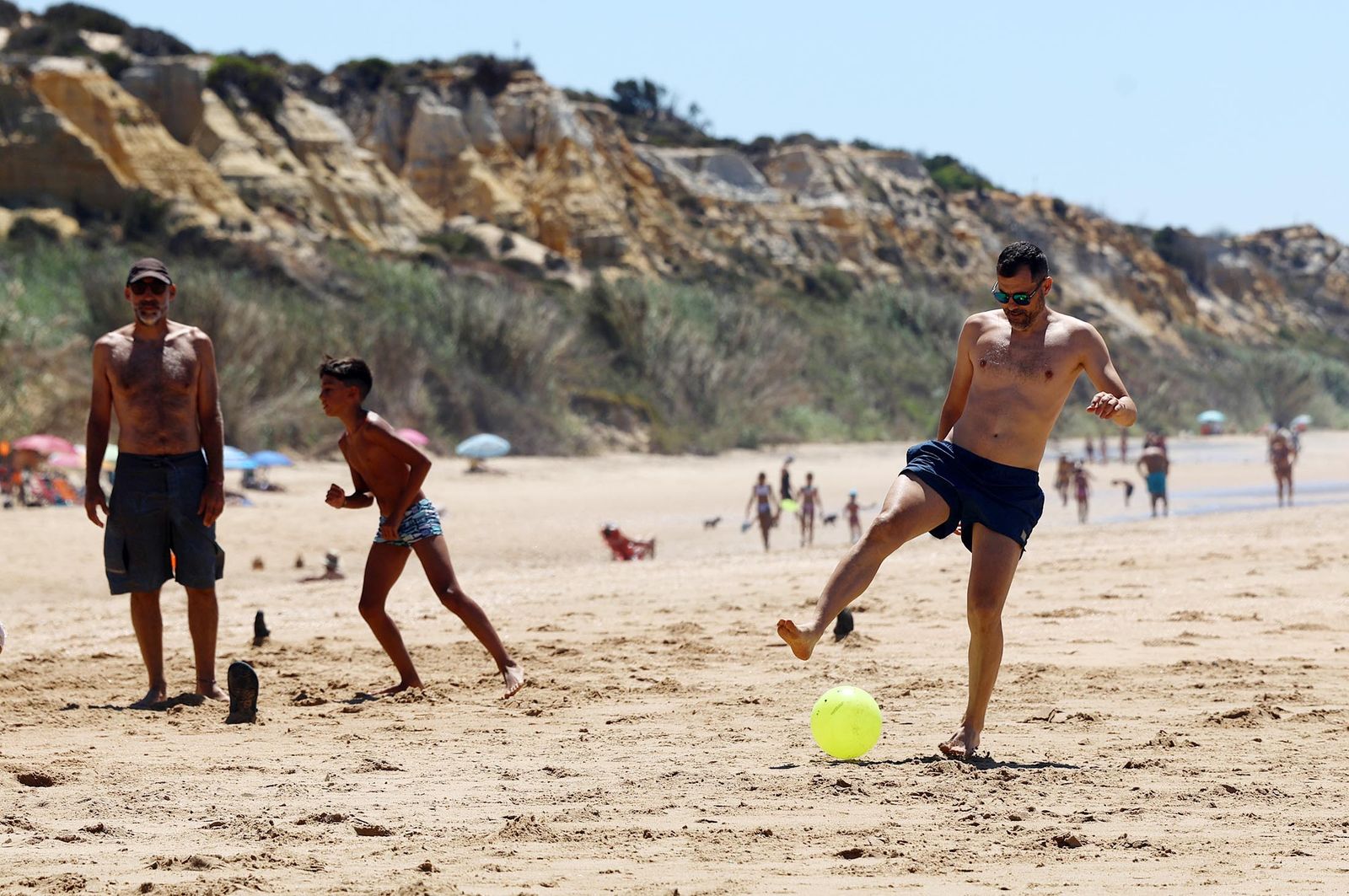 Imágenes de una maravillosa mañana de verano en las playas de la Torre del Loro y Mazagón