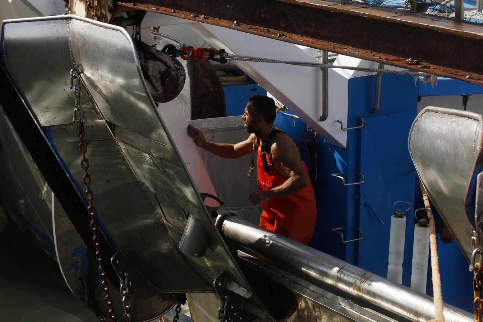 Imágenes de la flota de arrastre de Huelva en parada biológica