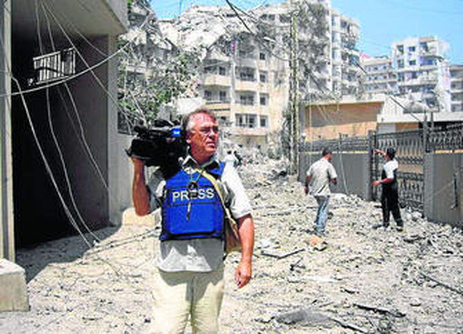 Manuel Ovalle en un desolado Beirut en el año 2006.