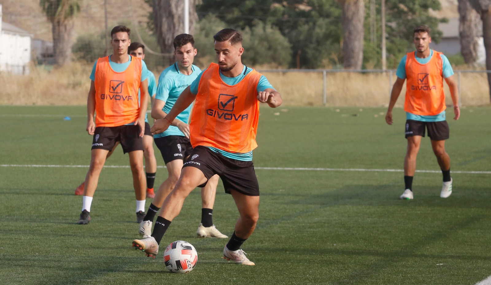 La plantilla del Córdoba CF 21-22, uno a uno