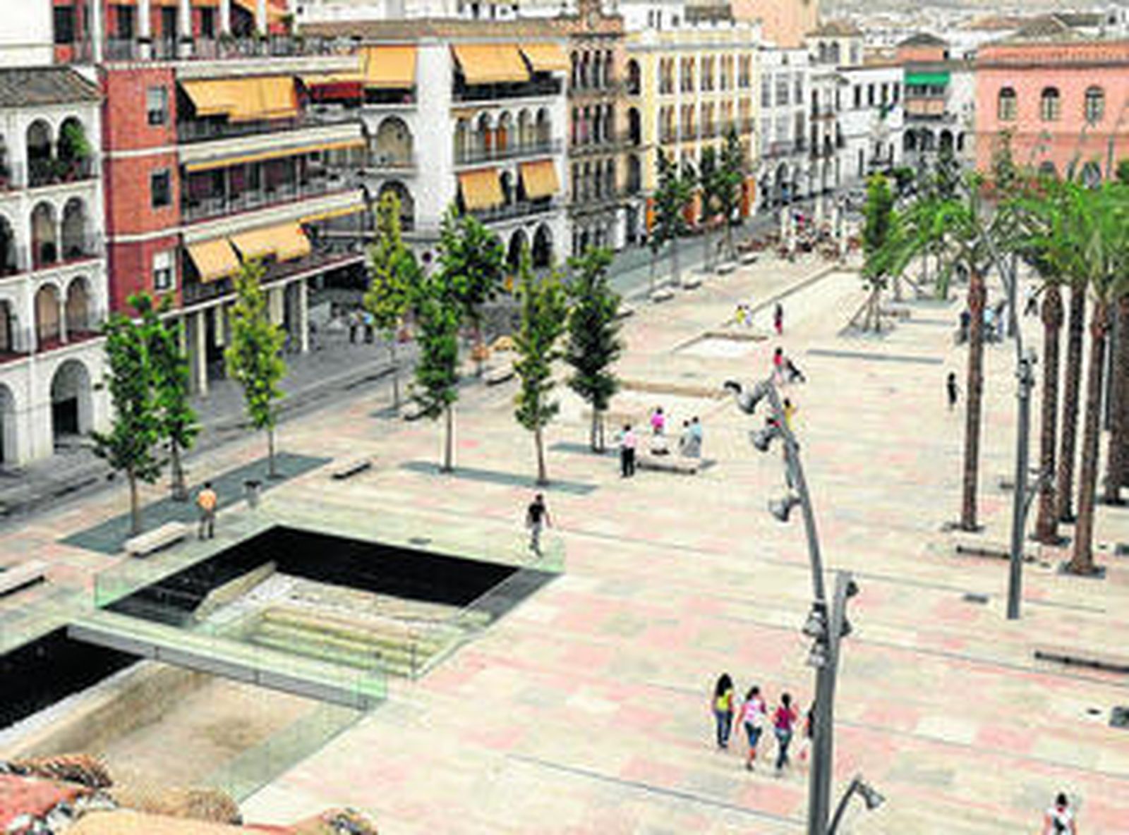 Vista del Salón. En el ángulo inferior izquierdo, el estanque romano.